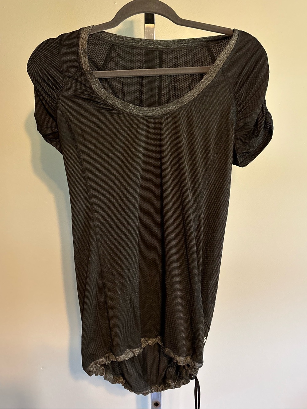 Lululemon Shirt Presta Jersey Running Cycling All Black Size 8 Adjustable EUC